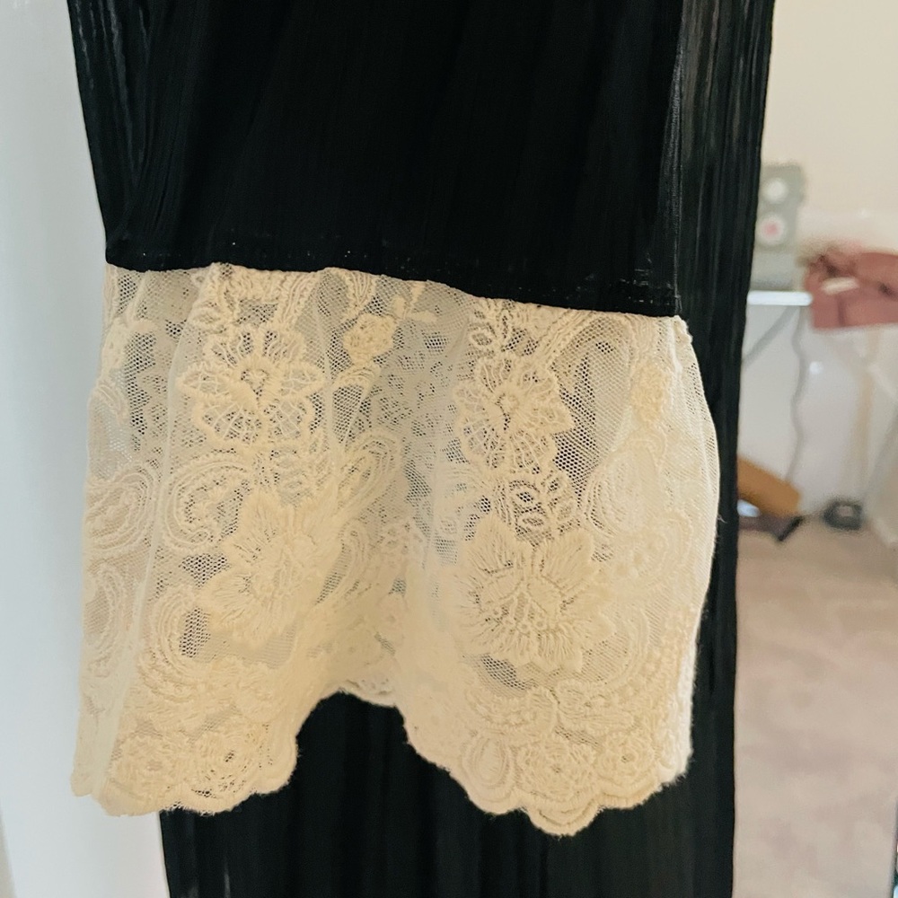 Black sheer top with cream color lace. Size 4-6. In excellent conditions.